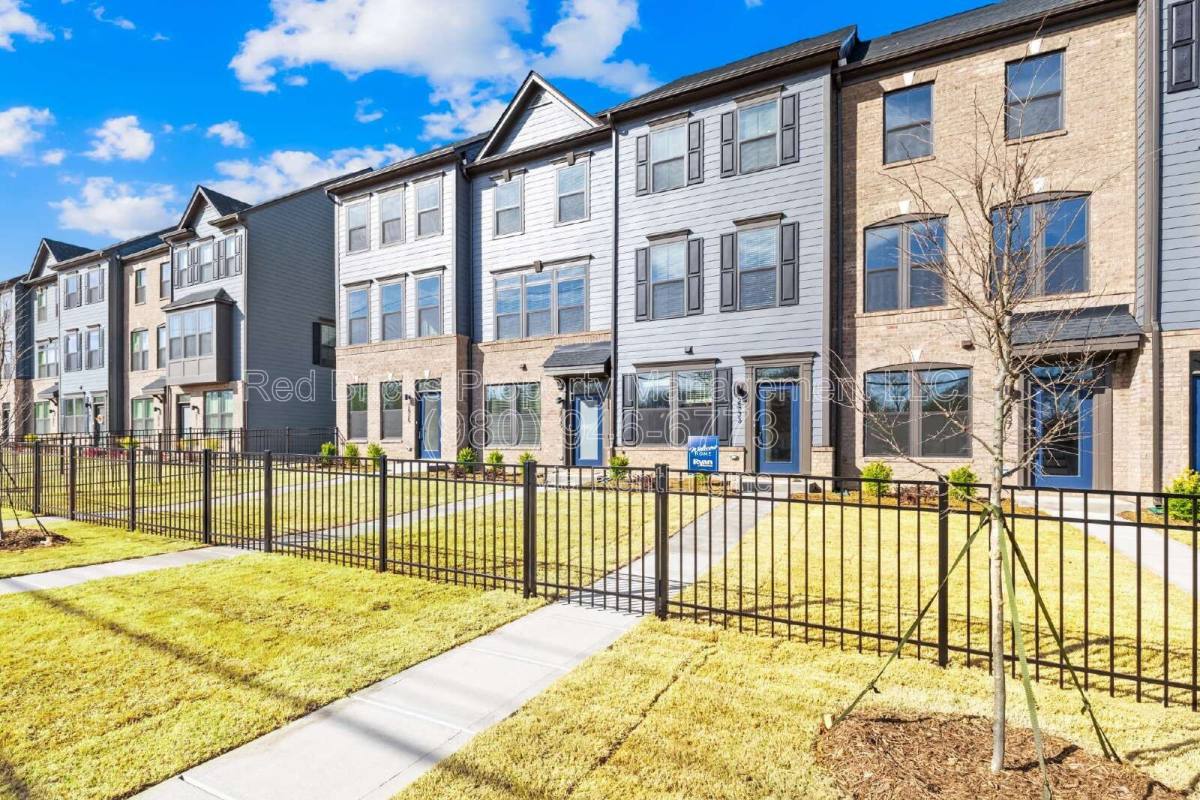 Townhouse for rent at 2833 Statesville Ave, Charlotte, NC 28206