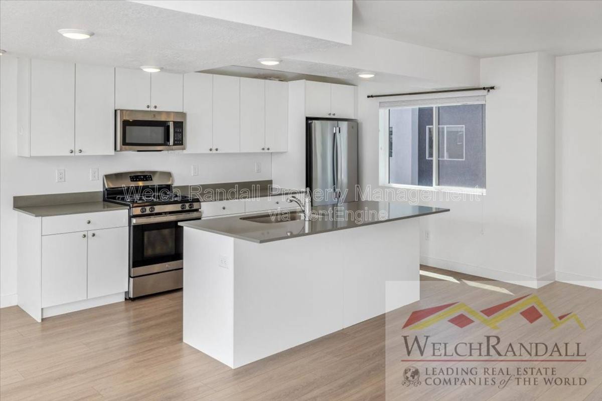 Townhouse for rent at 82 E Weekes Way, Clearfield, UT 84015
