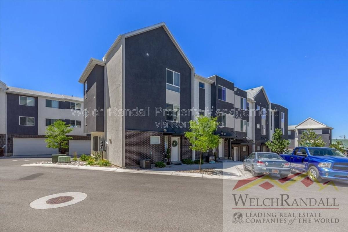 Townhouse for rent at 82 E Weekes Way, Clearfield, UT 84015