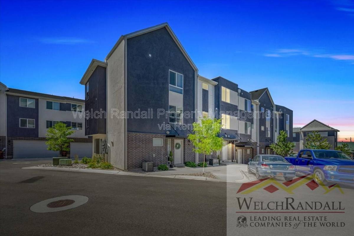 Townhouse for rent at 82 E Weekes Way, Clearfield, UT 84015