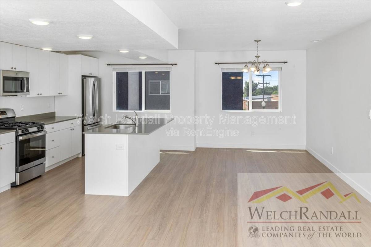 Townhouse for rent at 82 E Weekes Way, Clearfield, UT 84015
