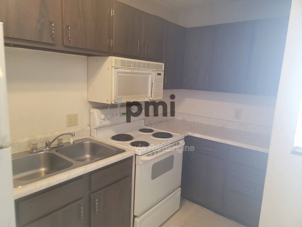 Apartment for rent at 1305 18th St #12, Charleston, IL 61920