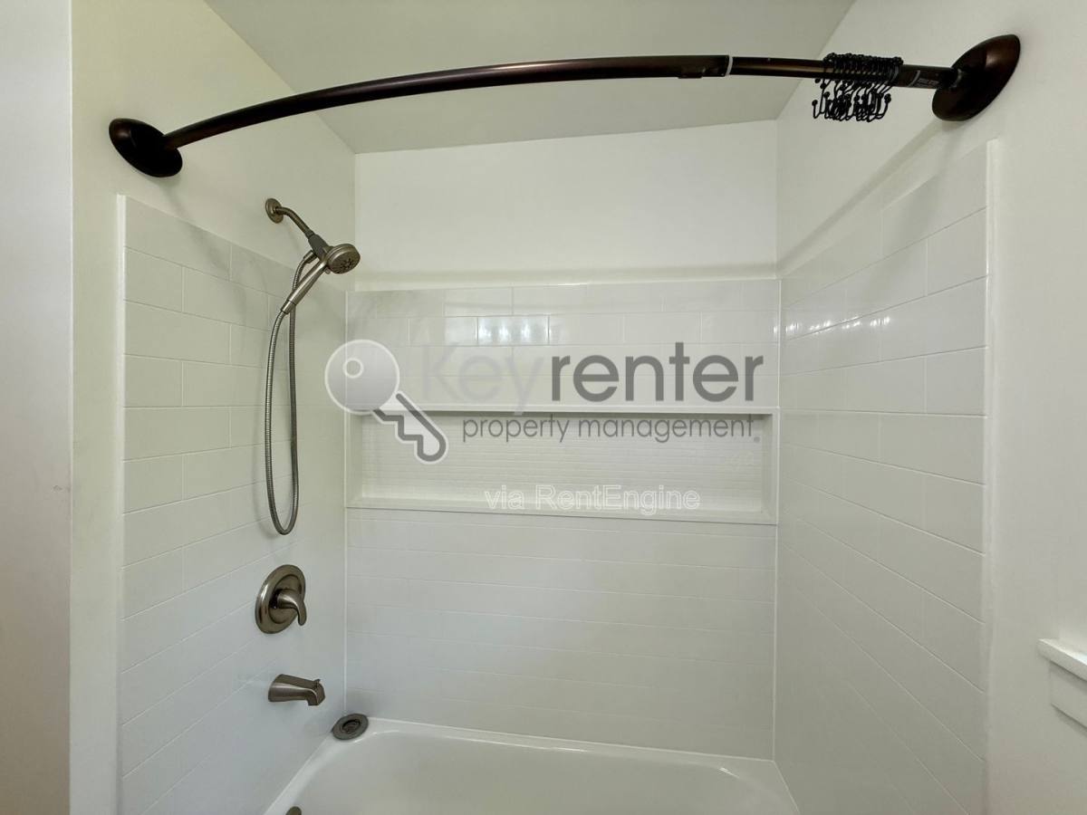 Apartment for rent at 1004 Summer St #A A, Chattanooga, TN 37405