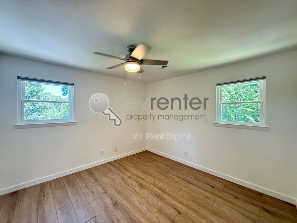 Apartment for rent at 1004 Summer St #A A, Chattanooga, TN 37405