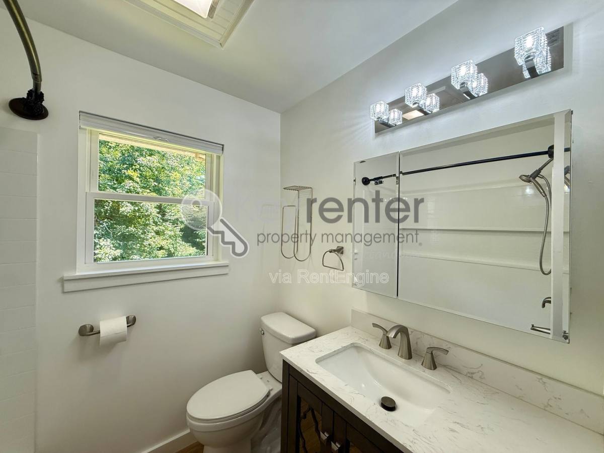 Apartment for rent at 1004 Summer St #A A, Chattanooga, TN 37405