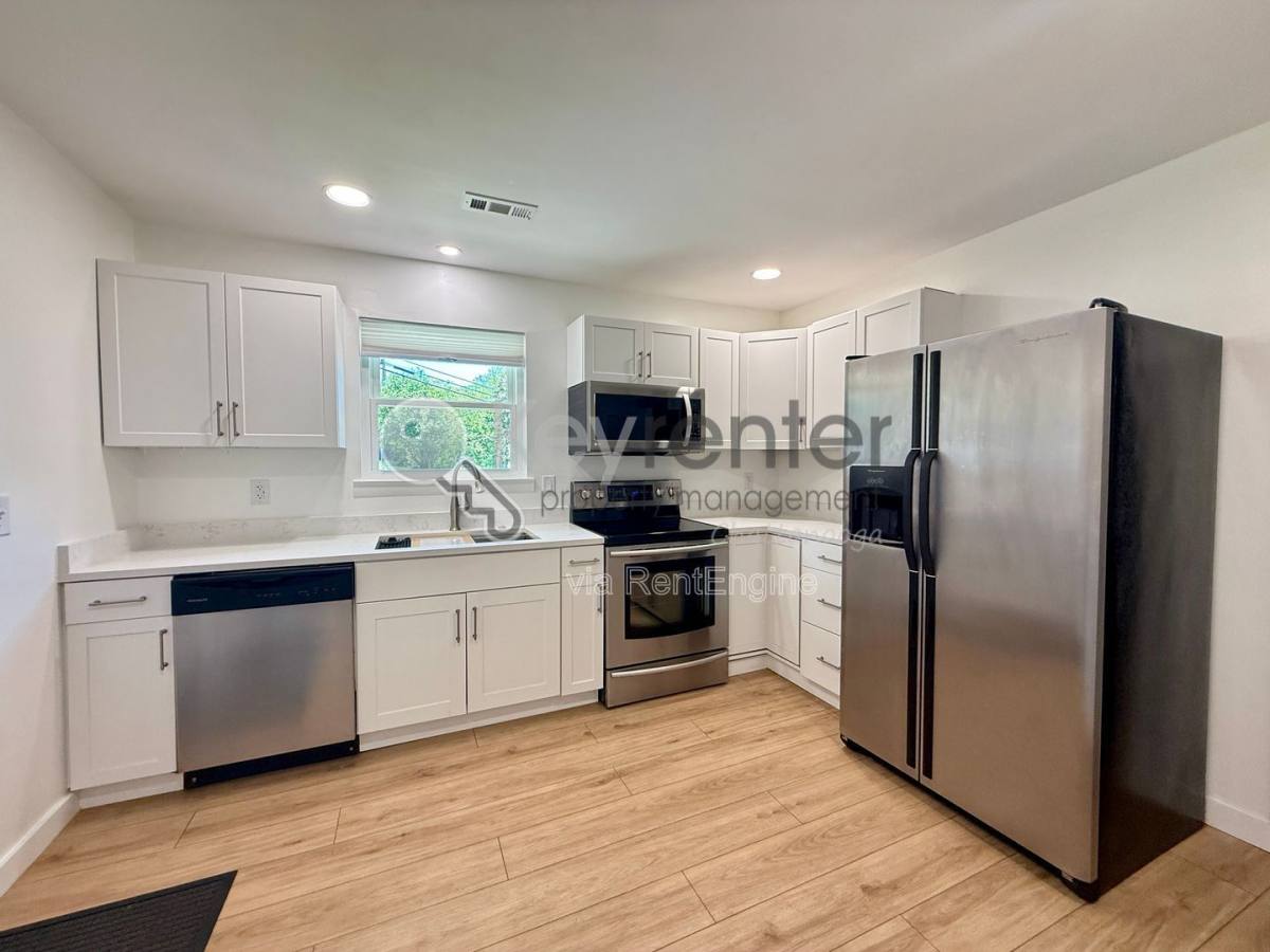Apartment for rent at 1004 Summer St #A A, Chattanooga, TN 37405