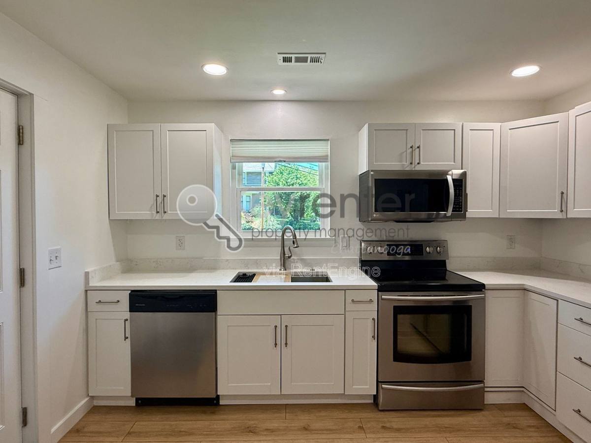 Apartment for rent at 1004 Summer St #A A, Chattanooga, TN 37405