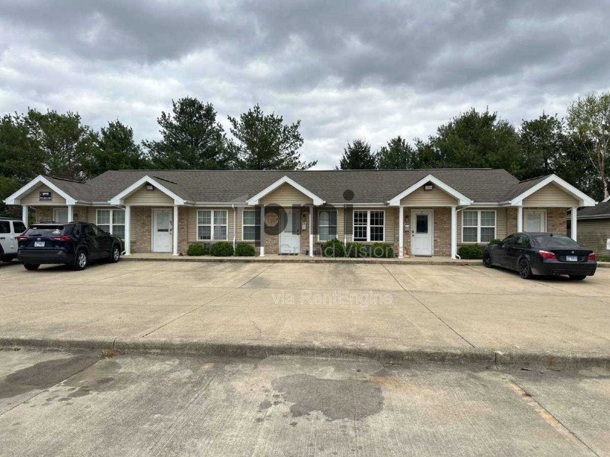Apartment for rent at 1308 Arthur Ave #3, Charleston, IL 61920