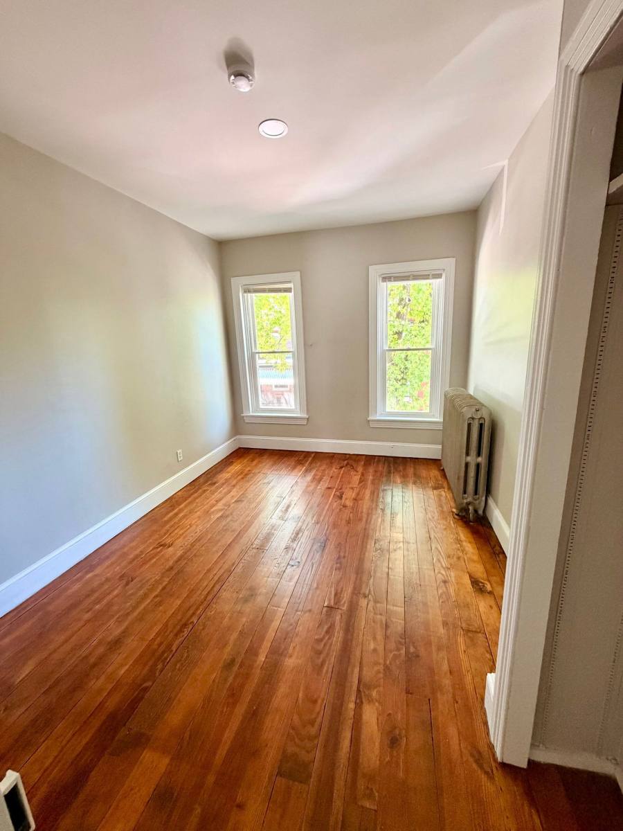 Townhouse for rent at 21 Walnut St, Pottstown, PA 19464