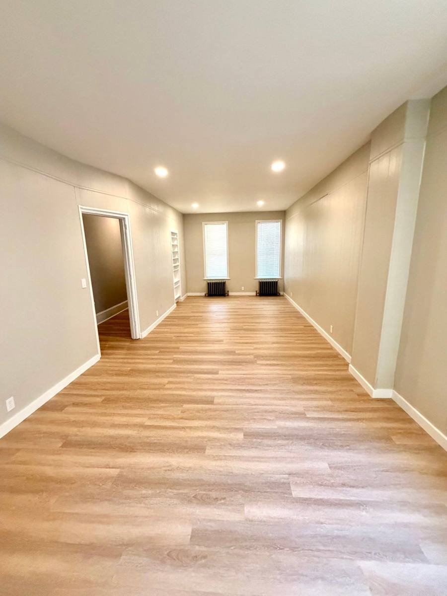 Townhouse for rent at 21 Walnut St, Pottstown, PA 19464