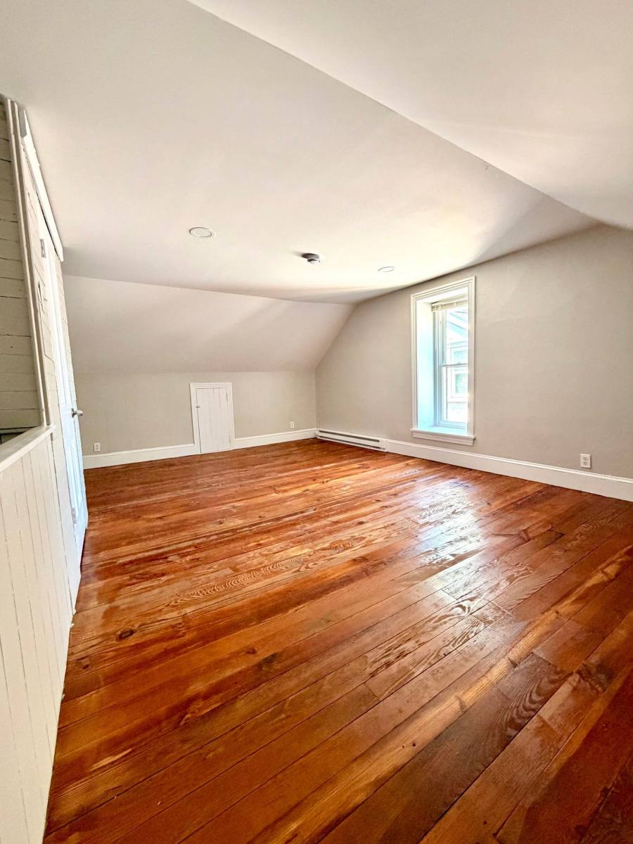 Townhouse for rent at 21 Walnut St, Pottstown, PA 19464