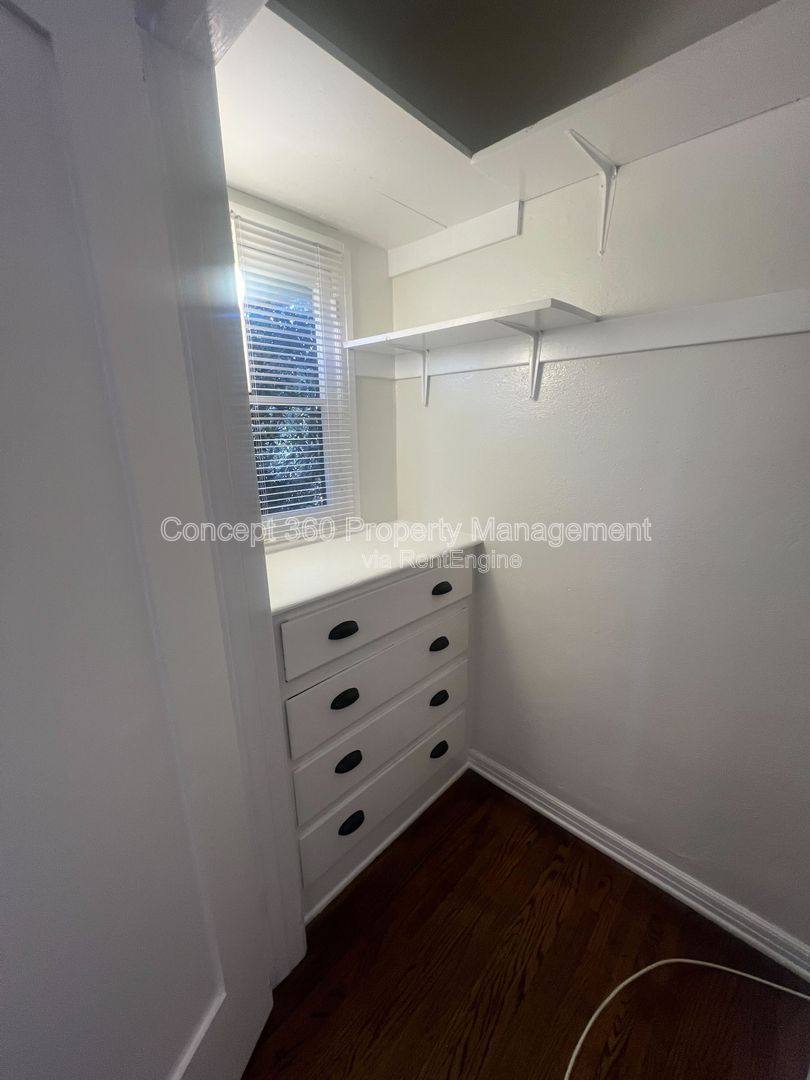 Apartment for rent at 420 Orange Ave #9, Long Beach, CA 90802