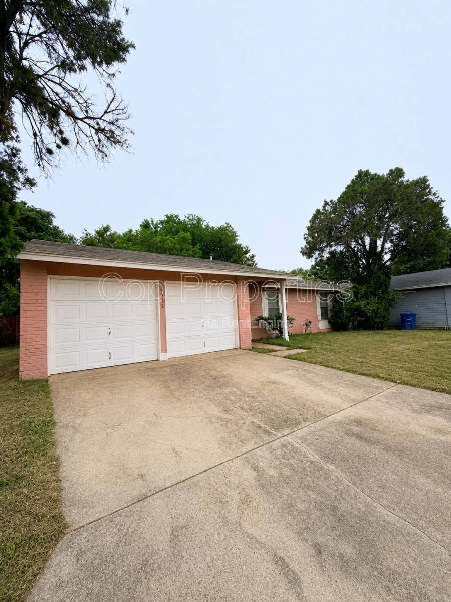 House for rent at 9319 Cliff Point Dr, San Antonio, TX 78250