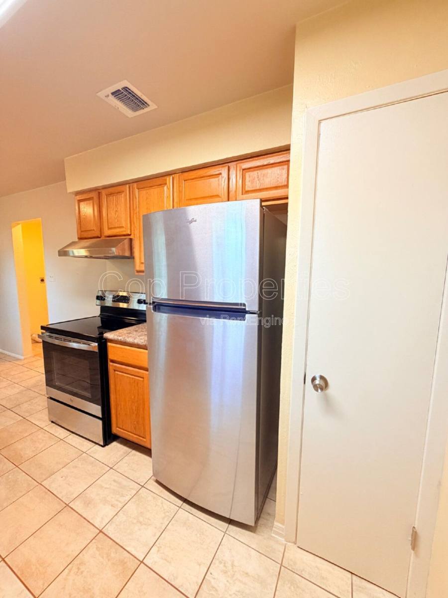 House for rent at 9319 Cliff Point Dr, San Antonio, TX 78250