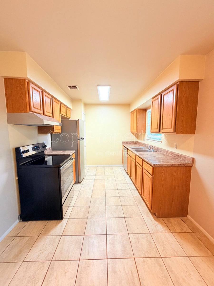 House for rent at 9319 Cliff Point Dr, San Antonio, TX 78250