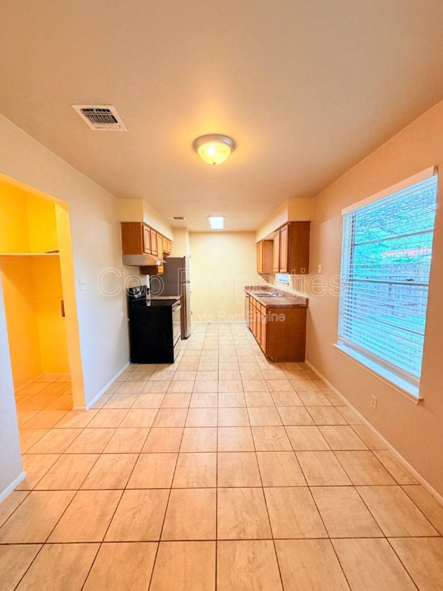 House for rent at 9319 Cliff Point Dr, San Antonio, TX 78250