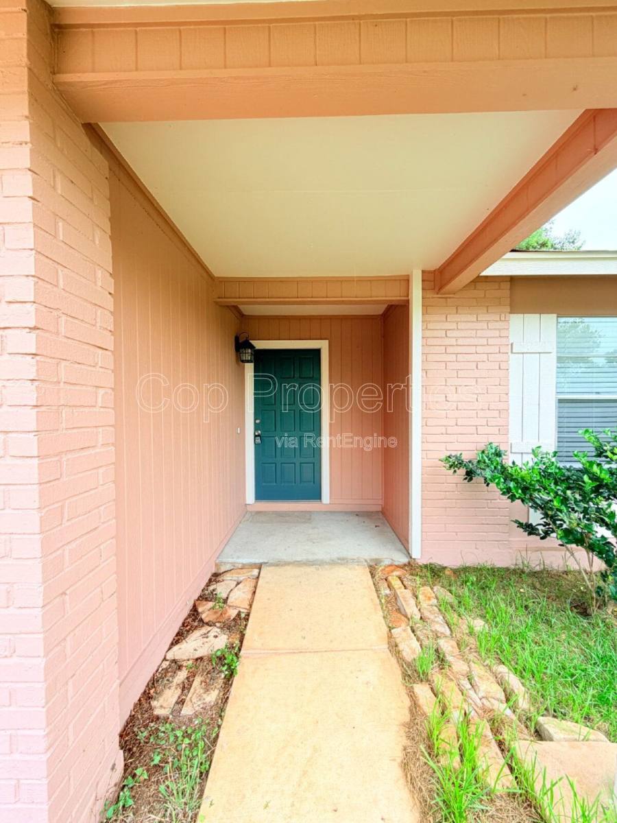 House for rent at 9319 Cliff Point Dr, San Antonio, TX 78250
