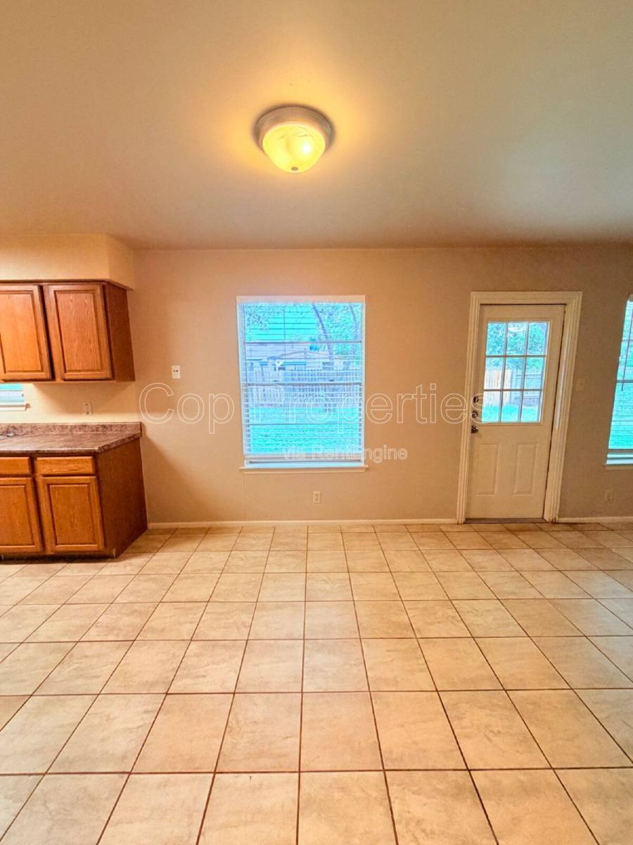 House for rent at 9319 Cliff Point Dr, San Antonio, TX 78250