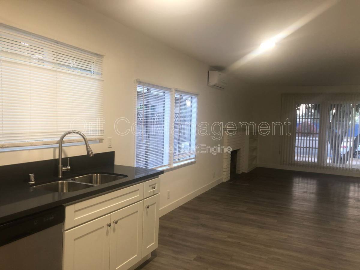 House for rent at 6500 Balboa Blvd, Van Nuys, CA 91406