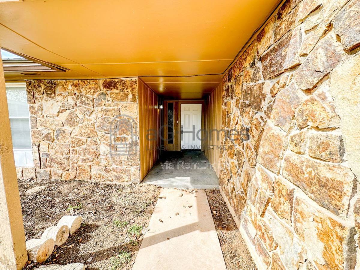 House for rent at 730 Arlington Dr, Yukon, OK 73099