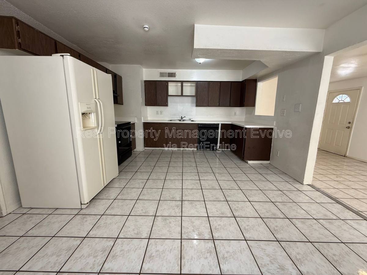 House for rent at 13829 N 48th Ave, Glendale, AZ 85306