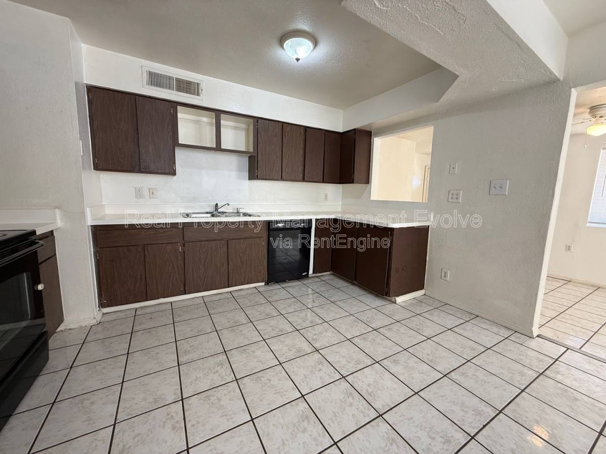 House for rent at 13829 N 48th Ave, Glendale, AZ 85306