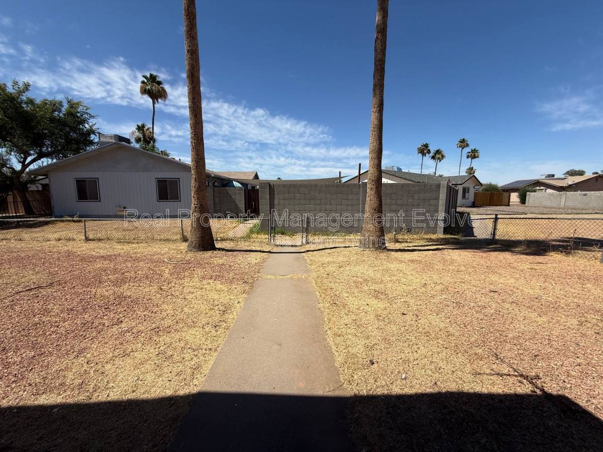 House for rent at 13829 N 48th Ave, Glendale, AZ 85306