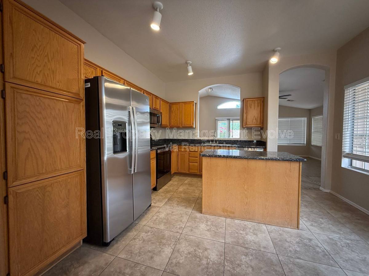 House for rent at 6814 W Louise Dr, Glendale, AZ 85310
