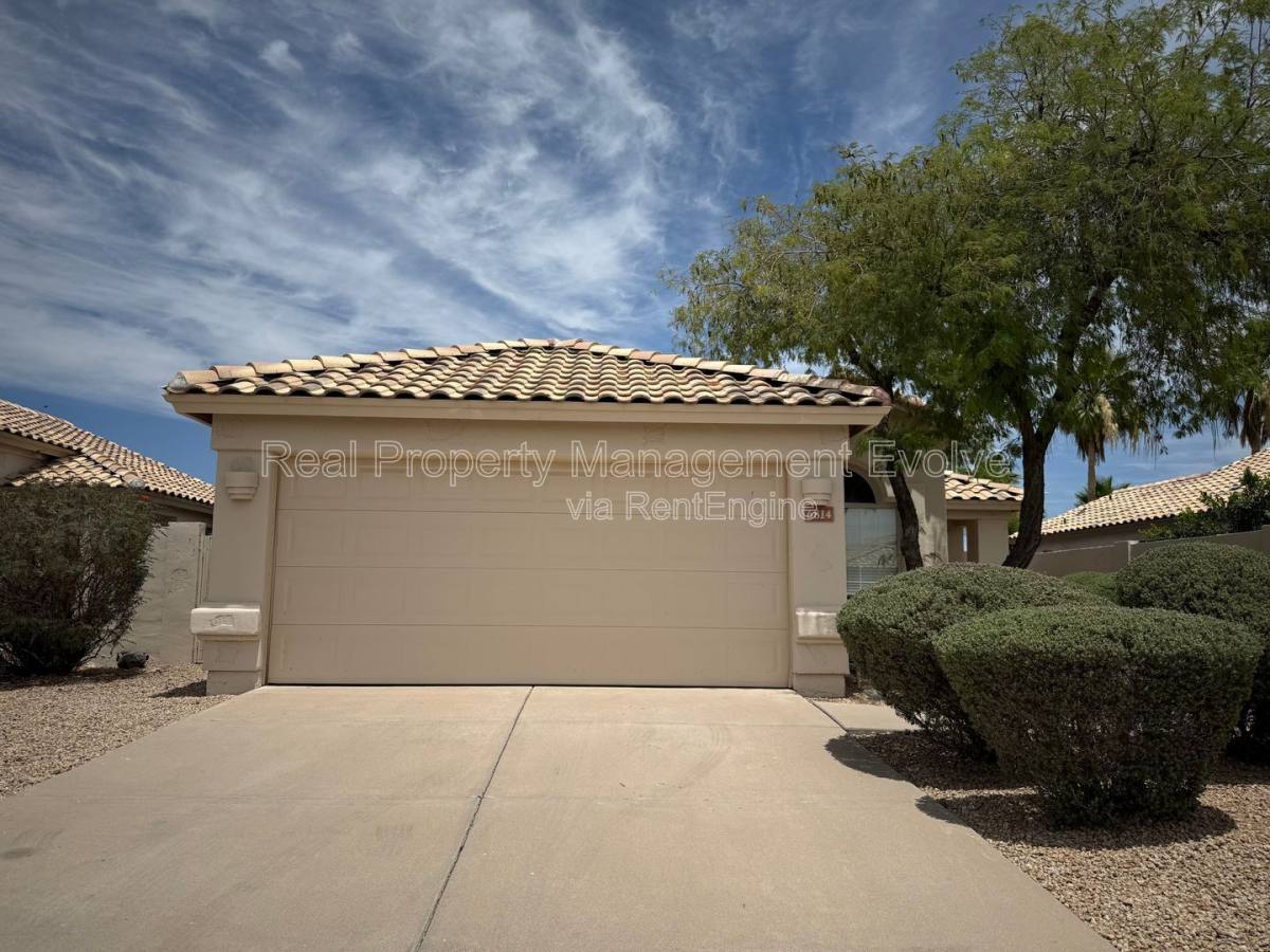 House for rent at 6814 W Louise Dr, Glendale, AZ 85310