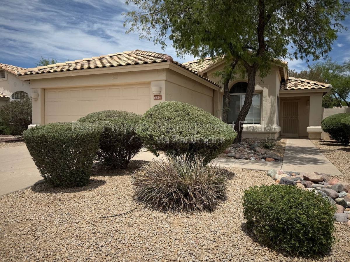 House for rent at 6814 W Louise Dr, Glendale, AZ 85310