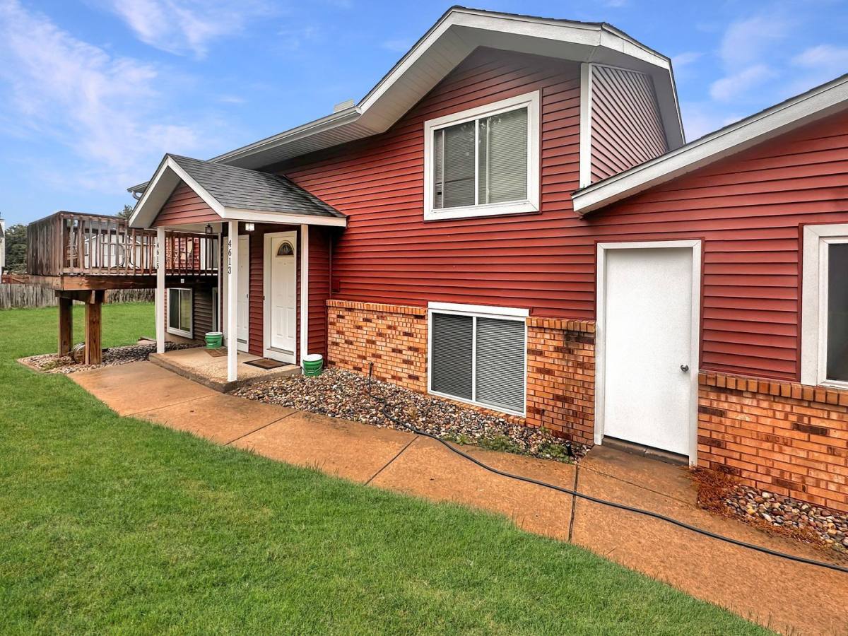 Apartment for rent at 4613 Stauffer Ave SE, Grand Rapids, MI 49508