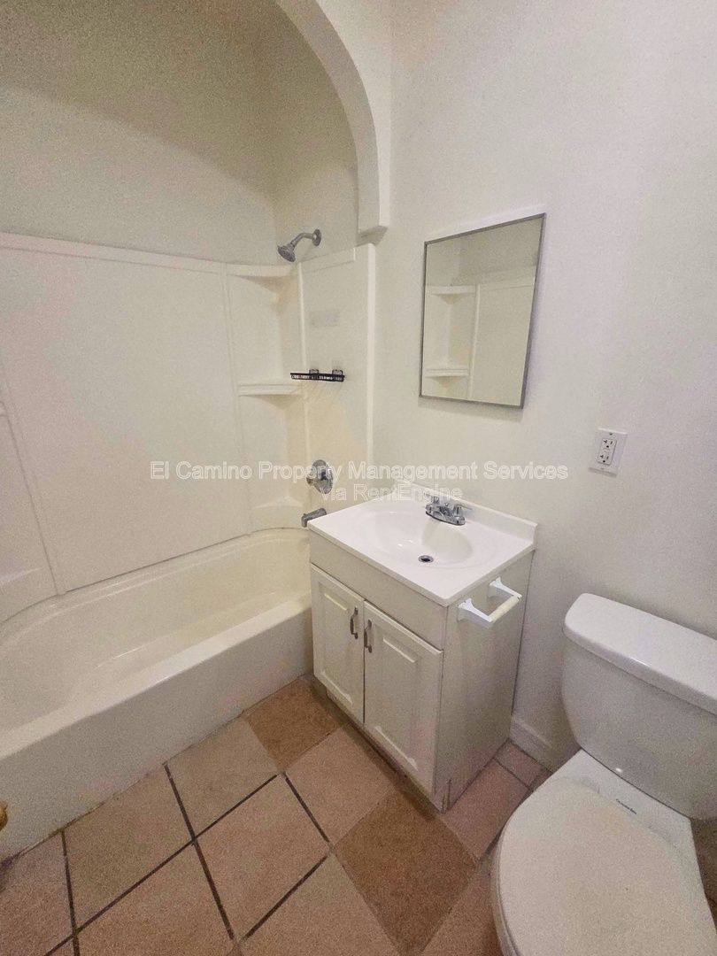 Apartment for rent at 336 W 9th St, Long Beach, CA 90813