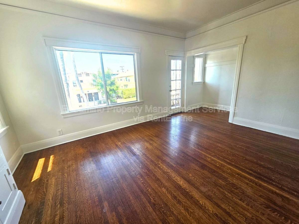 Apartment for rent at 336 W 9th St, Long Beach, CA 90813