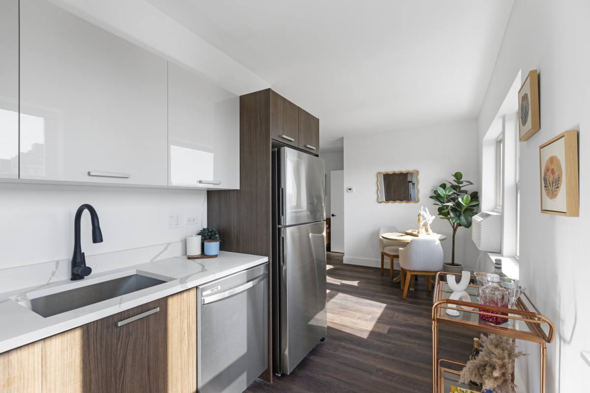 Apartment for rent at 1555 W Hollywood Ave, Chicago, IL 60660