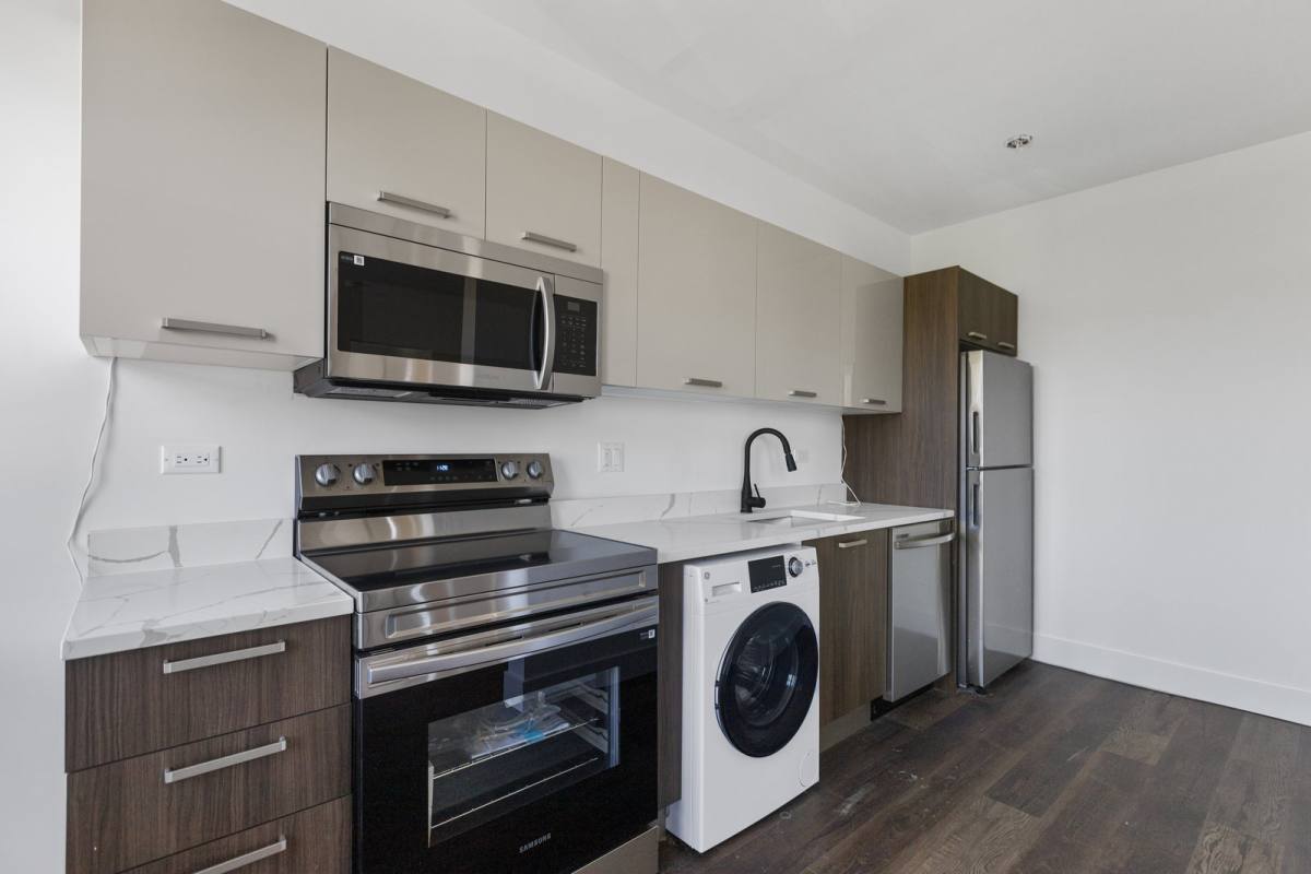 Apartment for rent at 1555 W Hollywood Ave, Chicago, IL 60660