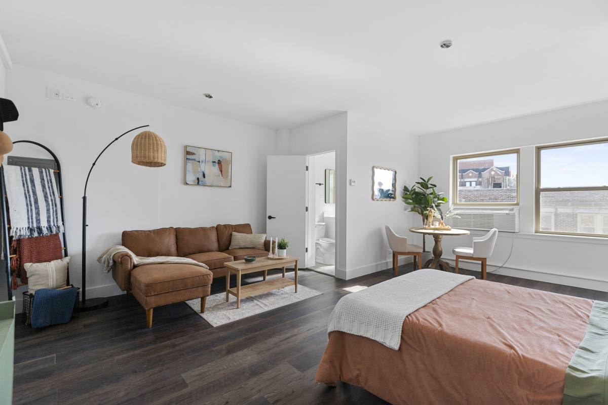 Apartment for rent at 1555 W Hollywood Ave, Chicago, IL 60660
