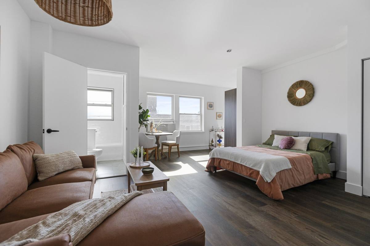 Apartment for rent at 1555 W Hollywood Ave, Chicago, IL 60660