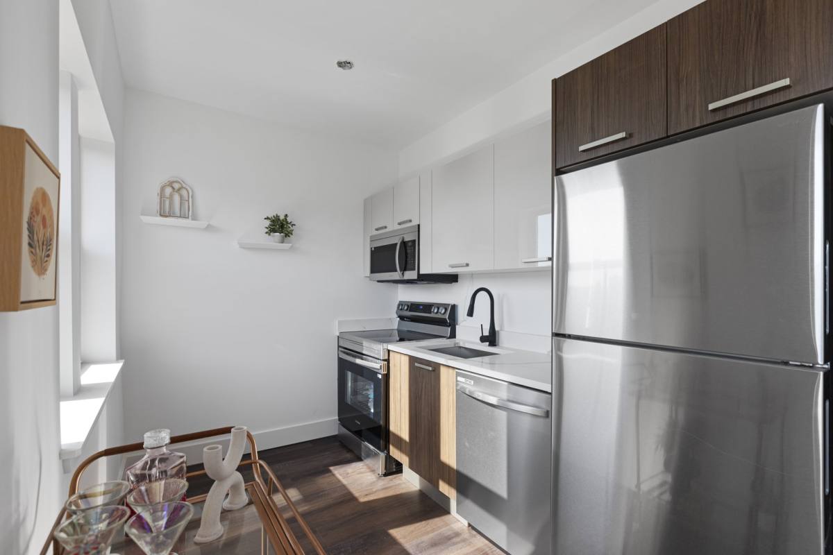 Apartment for rent at 1555 W Hollywood Ave, Chicago, IL 60660