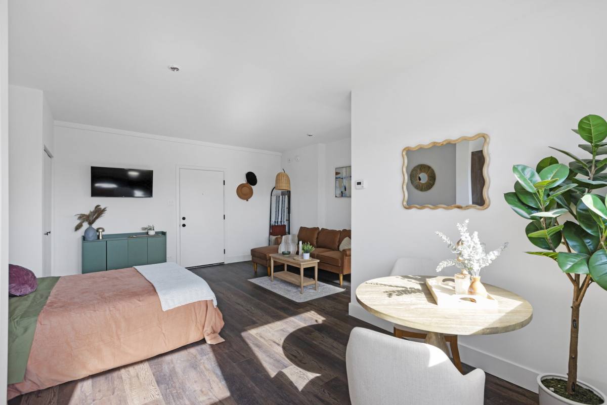Apartment for rent at 1555 W Hollywood Ave, Chicago, IL 60660