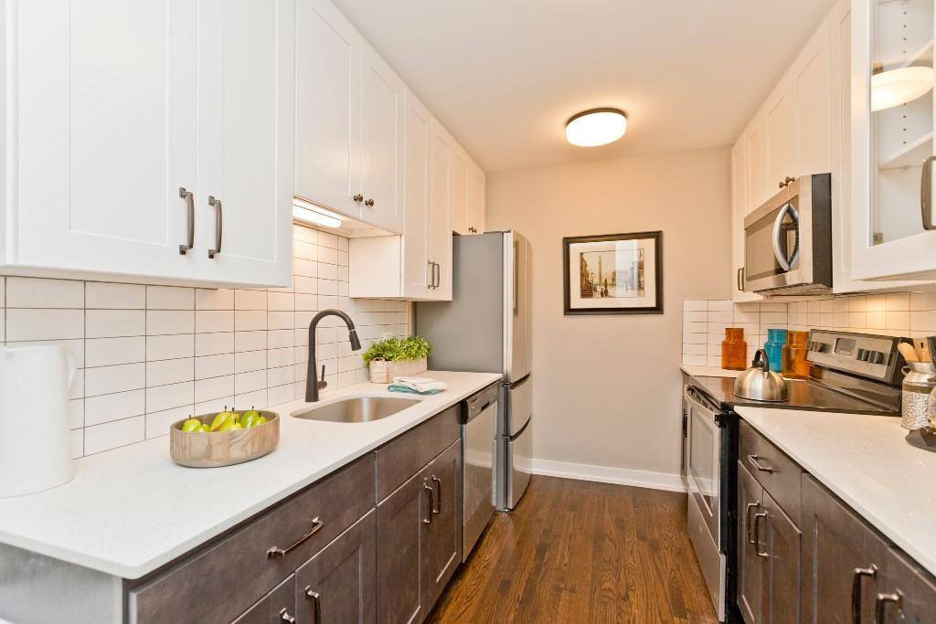 Apartment for rent at 5536 N Sheridan Rd, Chicago, IL 60640