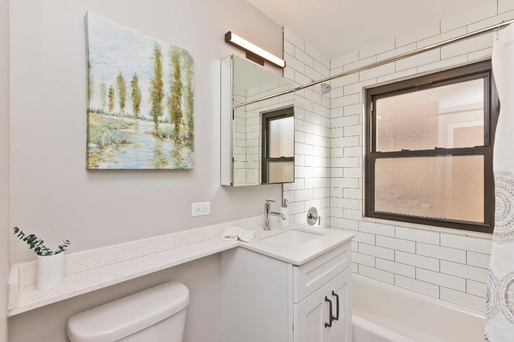 Apartment for rent at 5536 N Sheridan Rd, Chicago, IL 60640