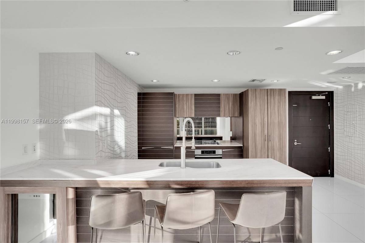 Condo for rent at 200 Biscayne Blvd Way, Miami, FL 33131
