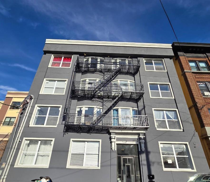 Apartment for rent at 11 Thomas St, Newark, NJ 07114