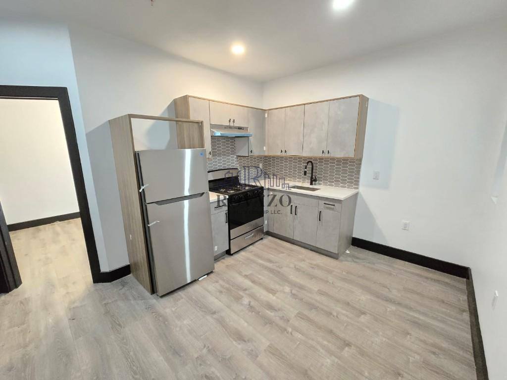 Apartment for rent at 11 Thomas St, Newark, NJ 07114