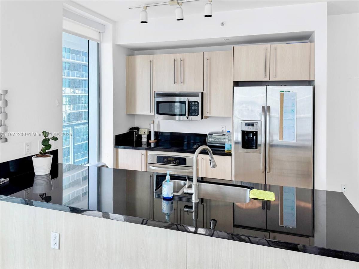 Apartment for rent at 1111 SW 1st Ave #3119, Miami, FL 33130