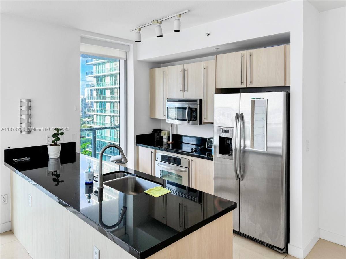 Apartment for rent at 1111 SW 1st Ave #3119, Miami, FL 33130