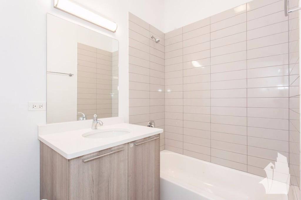 Condo for rent at 932 W Dakin St #301, Chicago, IL 60613