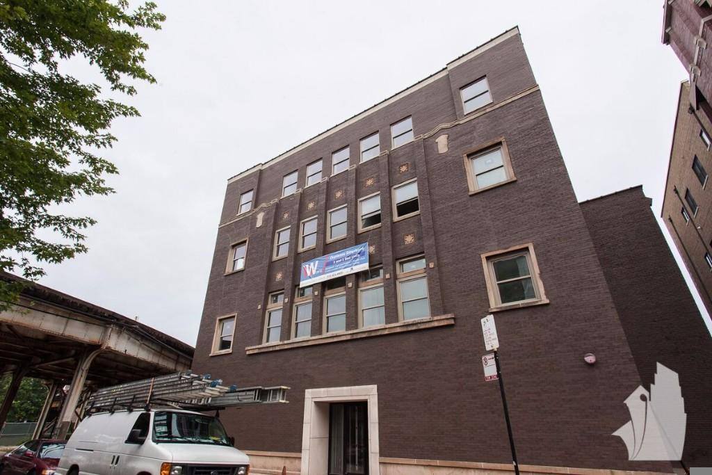 Condo for rent at 932 W Dakin St #301, Chicago, IL 60613