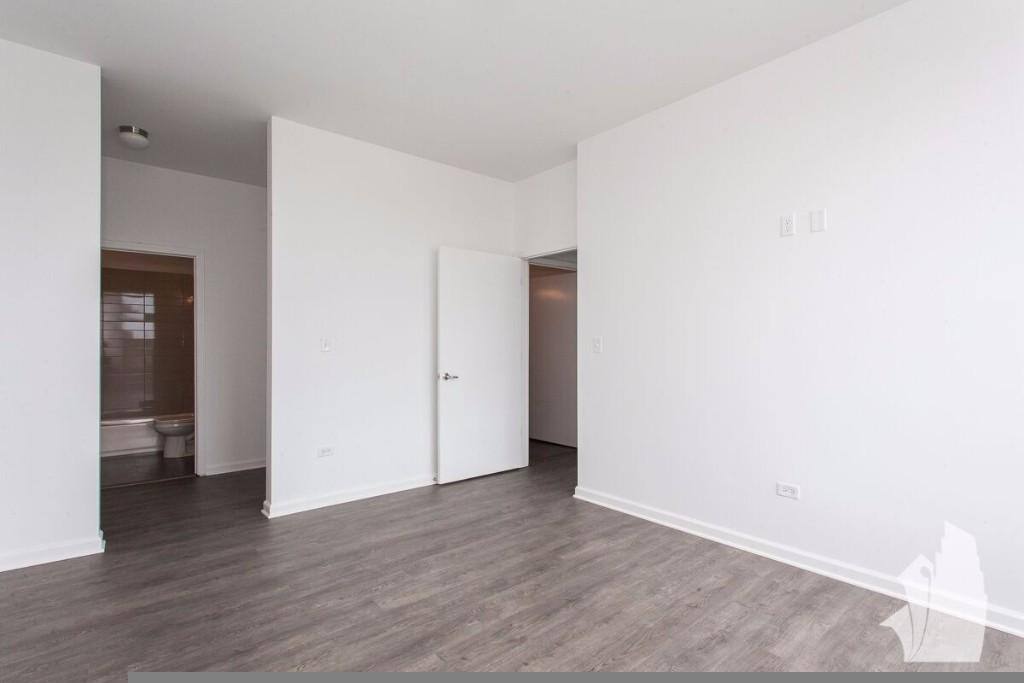 Condo for rent at 932 W Dakin St #301, Chicago, IL 60613