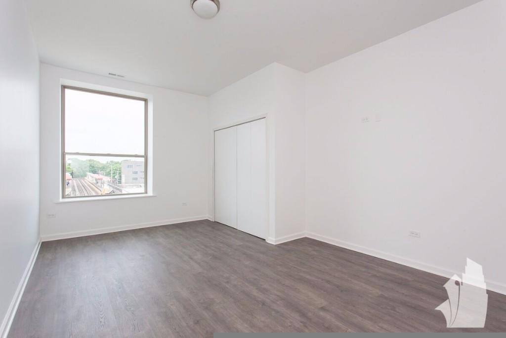 Condo for rent at 932 W Dakin St #301, Chicago, IL 60613